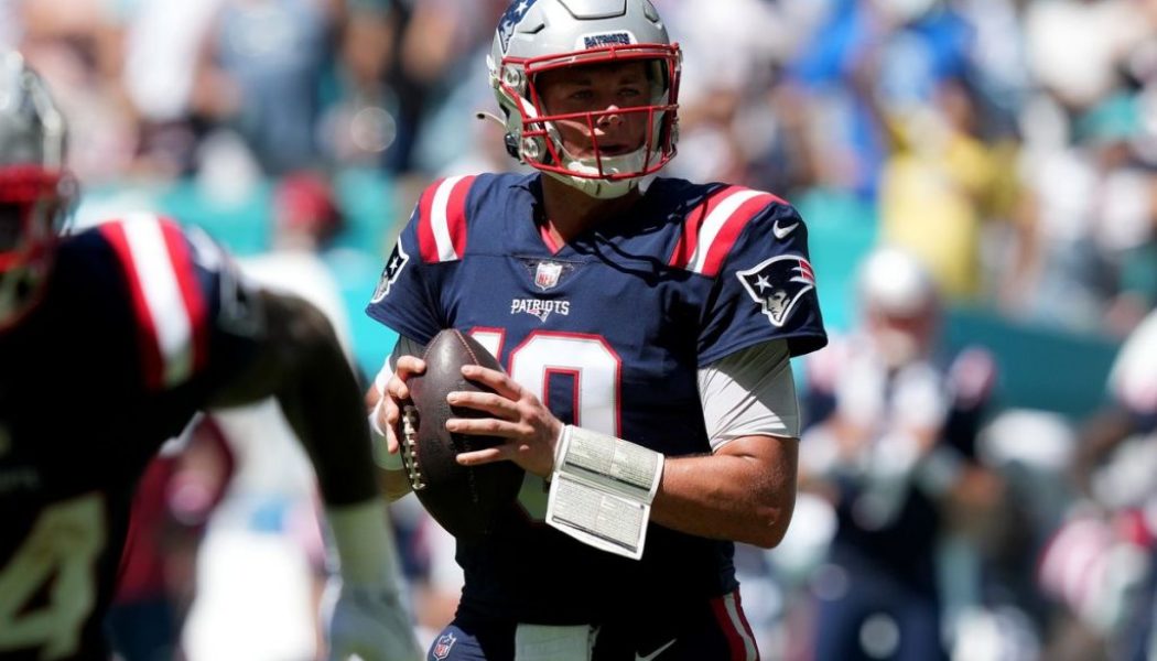 New England Patriots vs Pittsburgh Steelers Picks, Predictions & Odds For Sunday Football