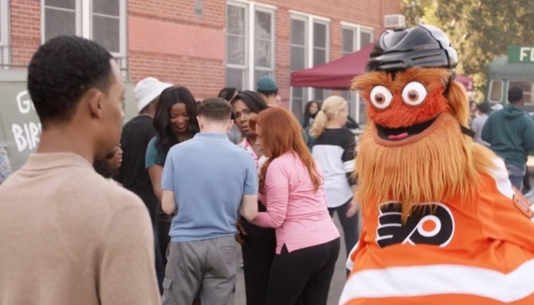 Philadelphia Flyers Mascot Gritty Stirred Up Trouble on Abbott Elementary Season 2 Premiere