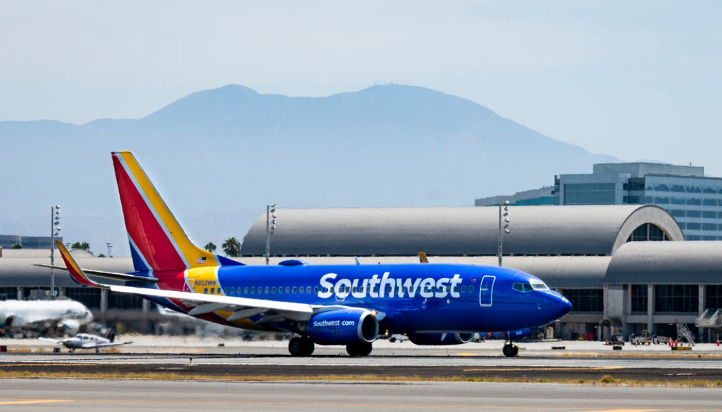 Southwest Airlines Pilot Threatens To ‘Pull Back To the Gate’ If Passenger Doesn’t Quit AirDropping Nudes