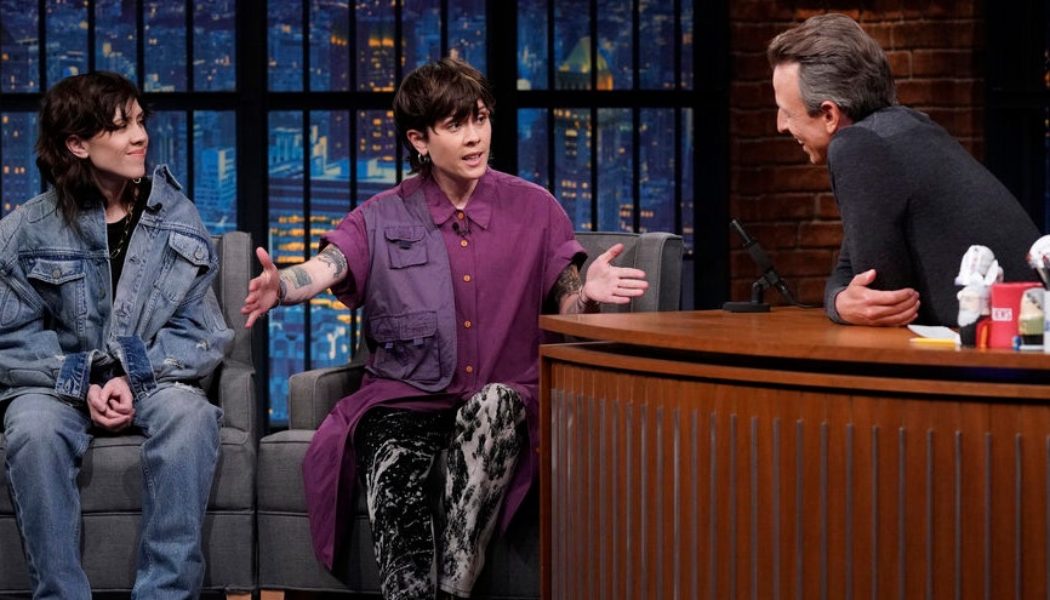 Tegan and Sara Discuss New TV Series, Perform “Yellow” on Seth Meyers: Watch