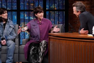 Tegan and Sara Discuss New TV Series, Perform “Yellow” on Seth Meyers: Watch