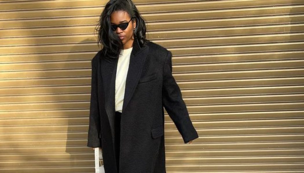 This Popular Shoe Trend Looks So Chic With Classic Leggings