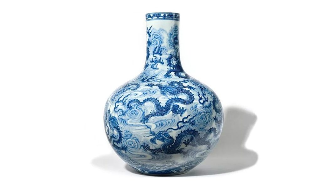 $2,000 USD Chinese Vase Stuns Auction House by Selling for $9 Million USD