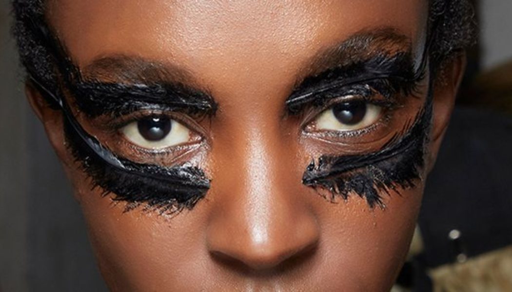 21 Scary Yet Chic Halloween Makeup Looks I’m Saving Right Now