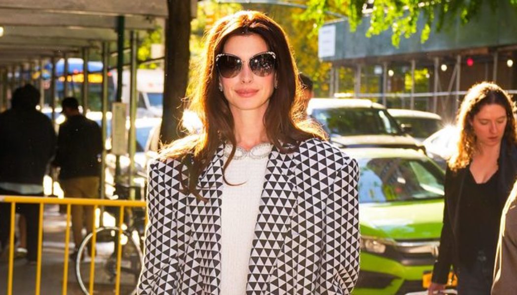 Anne Hathaway Wore Autumn’s Trendiest Boots in the Most Fashion-Girl Way