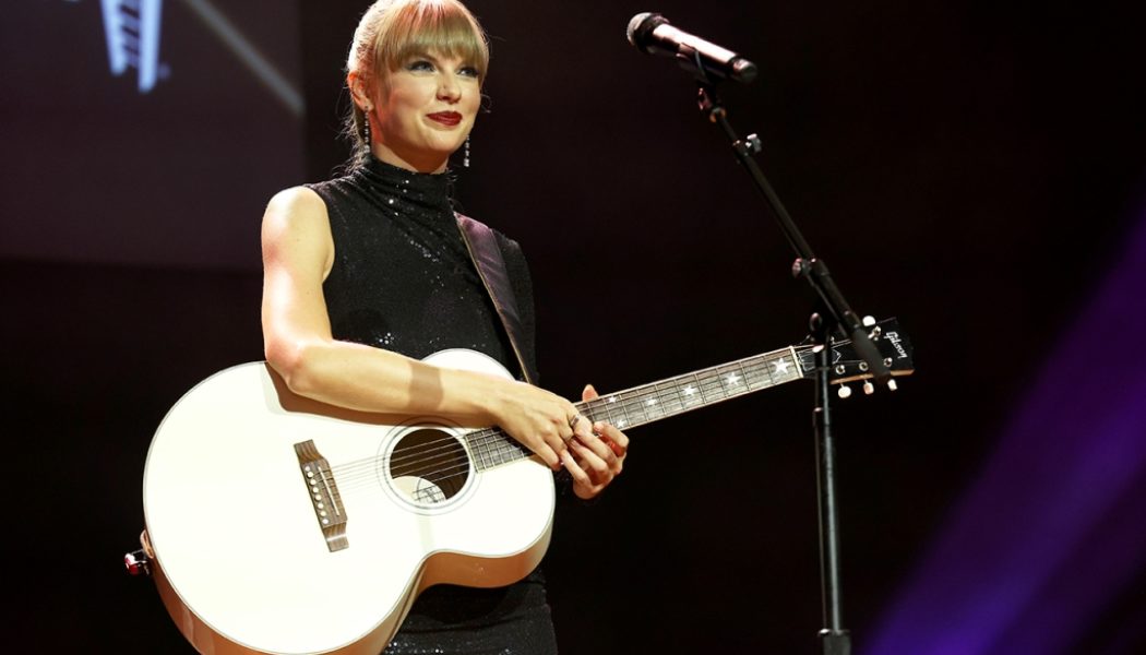 Fans Choose Taylor Swift‘s ’Midnights‘ as This Week’s Favorite New Music