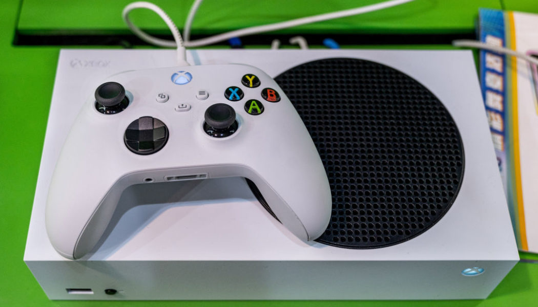 HHW Gaming: Is The Xbox Series S Holding Back Next-Gen Games? Some Devs Think So