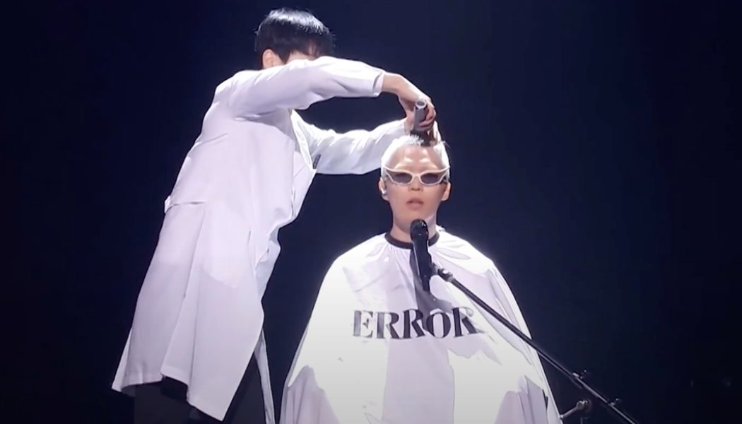 K-Pop Star Lee Chanhyuk Gets Head Buzzed While Singing New Single ‘Panorama’: Watch the Performance-Art Production