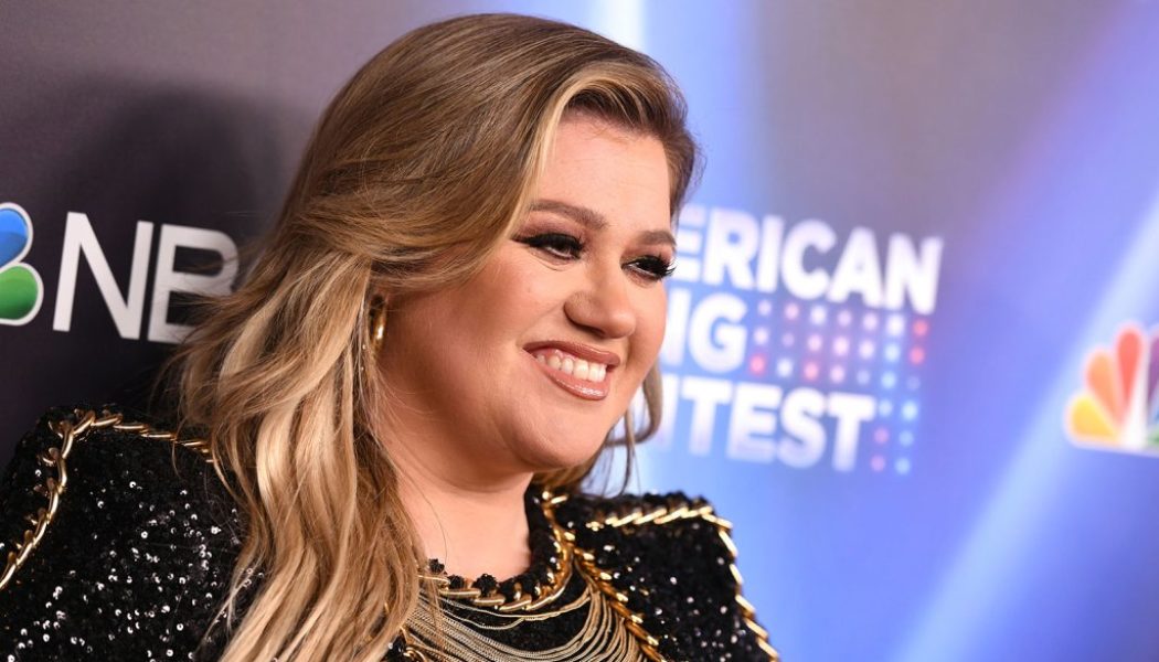 Kelly Clarkson Sounds Like an ‘Angel’ With This Monica Cover