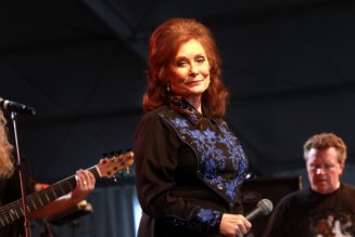 Loretta Lynn, Legendary Country Music Singer, Dies at 90