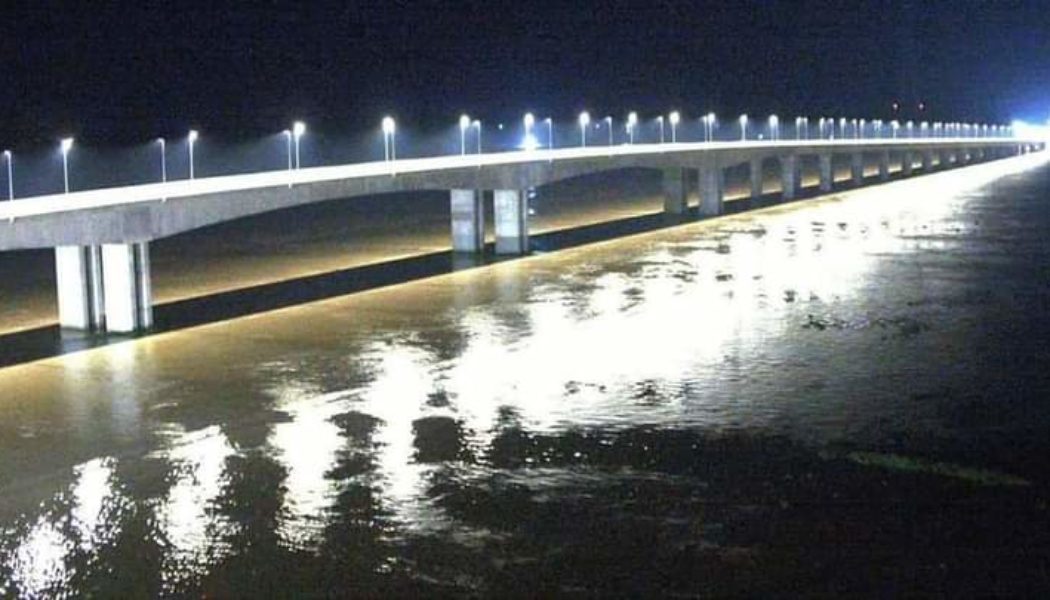 PHOTOS: Julius Berger tests streetlights on Second Niger Bridge