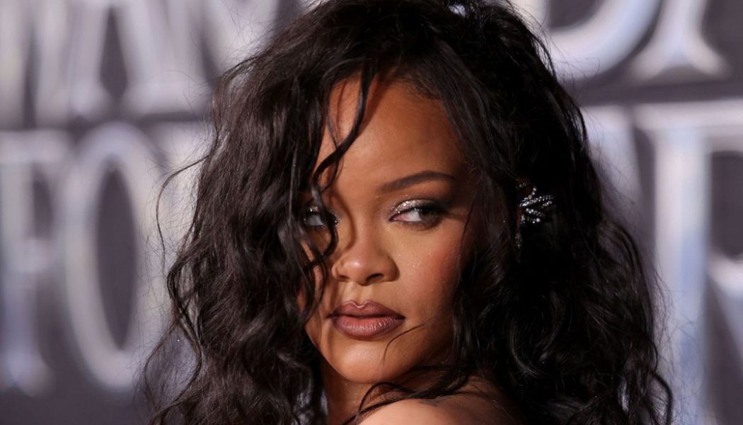 Rihanna Challenges Taylor Swift For U.K. Singles Chart Crown