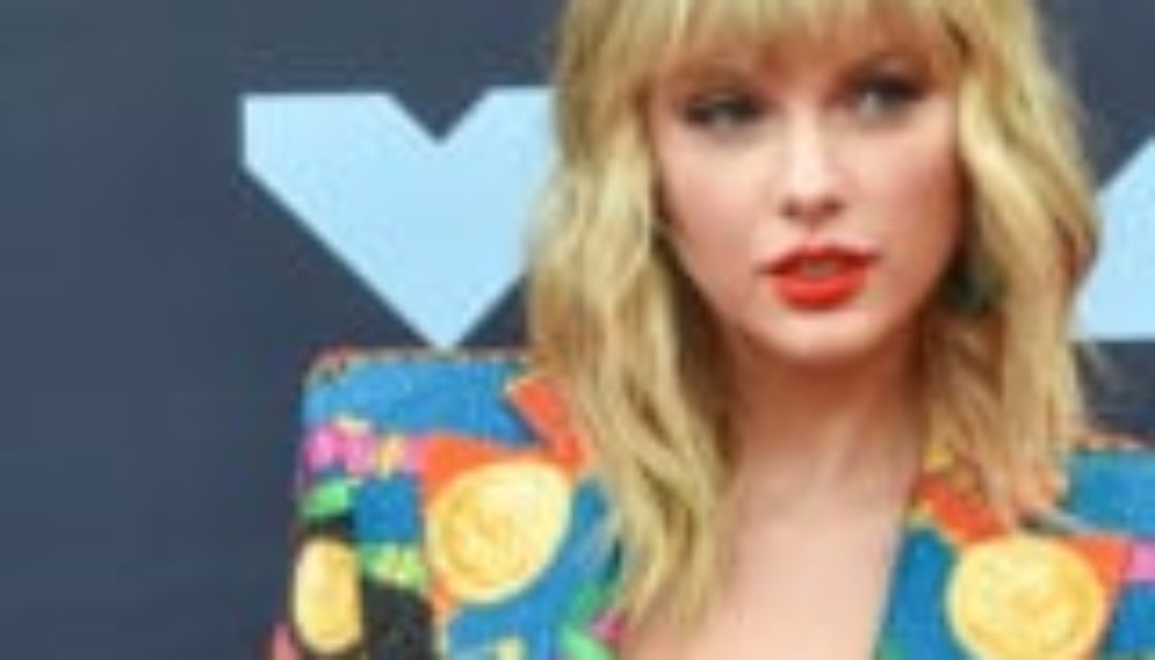 Taylor Swift Reveals ‘Karma’ As Eighth Song From Midnights