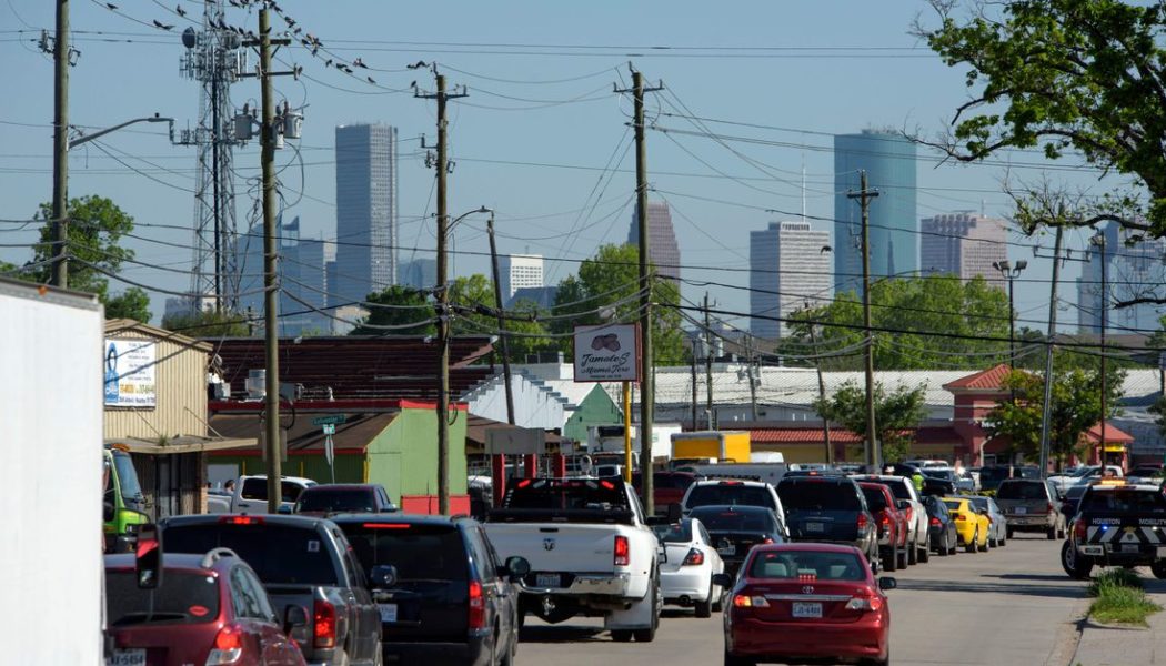 Traffic jams are tied to lower birth weights, study finds