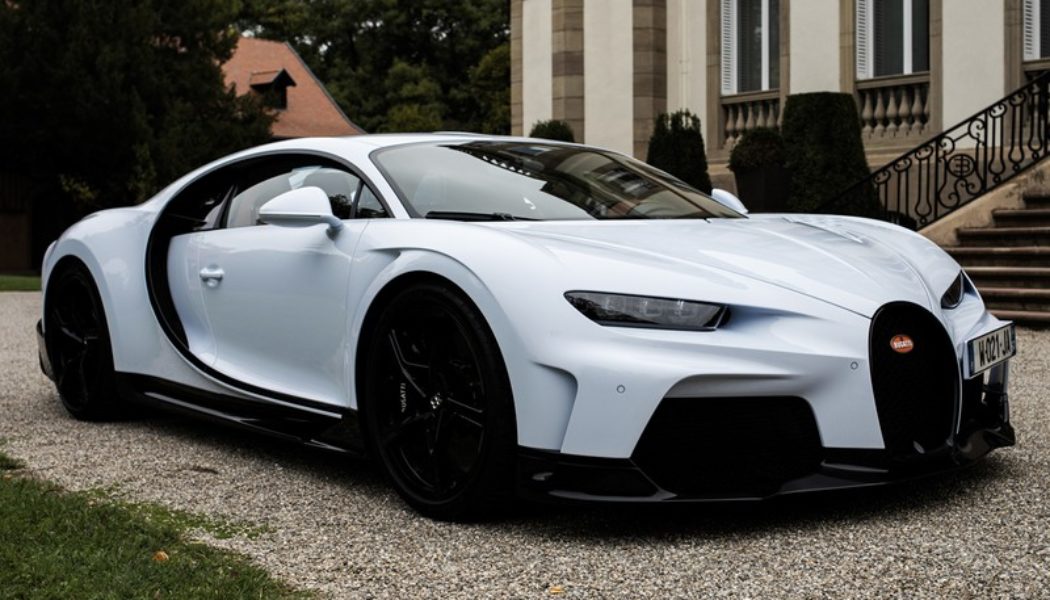 What Does a $4M USD Bugatti Chiron Super Sport Actually Feel Like to Drive?