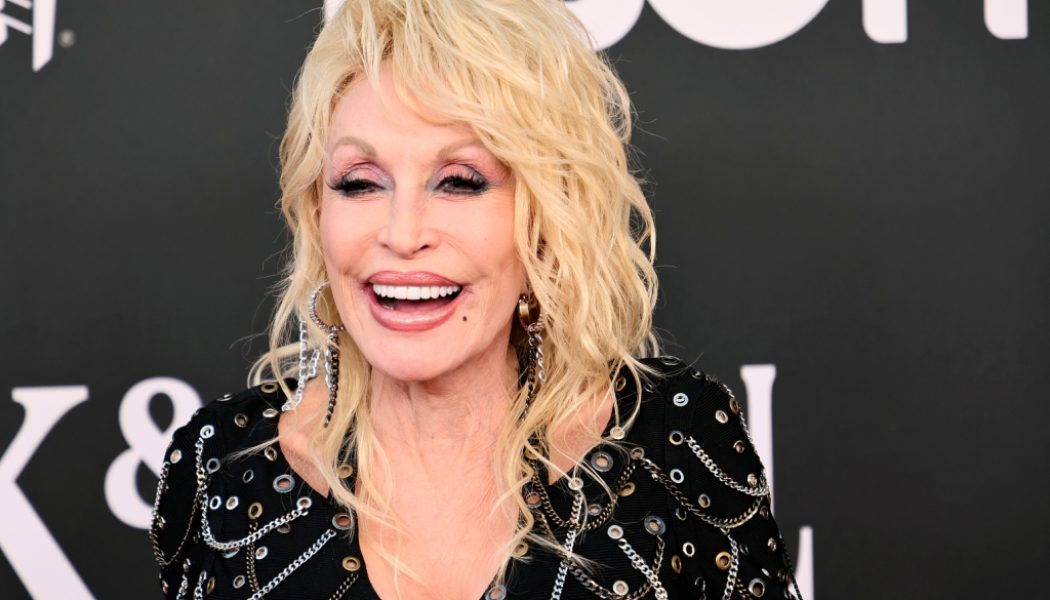 Dolly Parton Congratulates Taylor Swift for Making Hot 100 Chart History: ‘That Is Sensational’