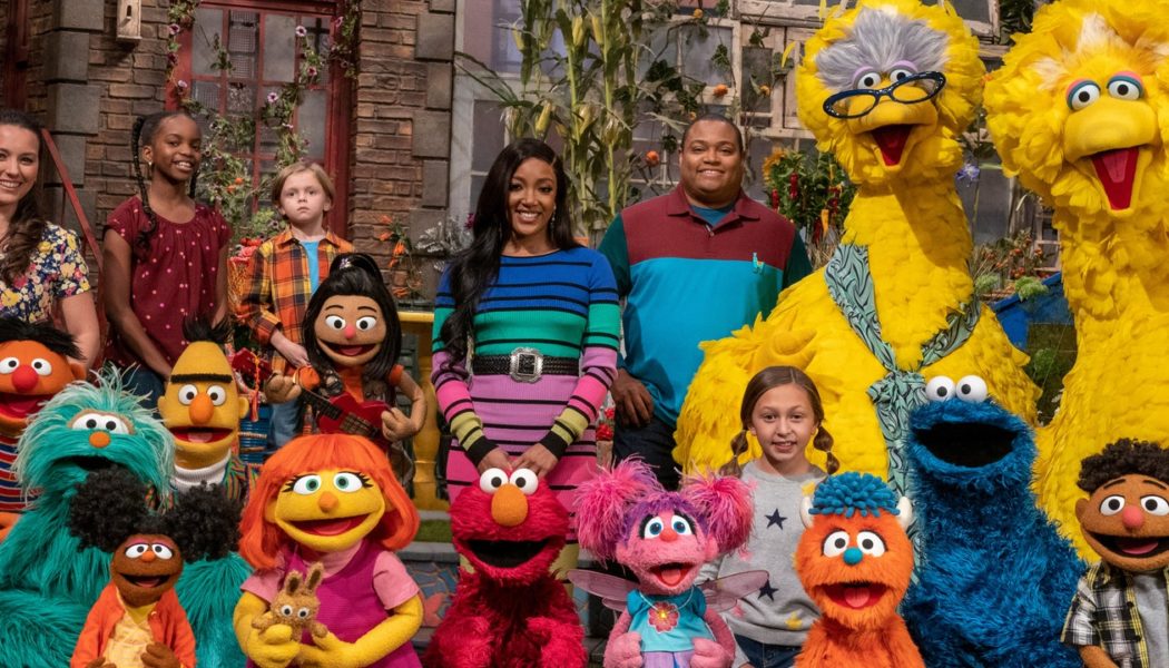 Watch Mickey Guyton Sing With Elmo on Sesame Street