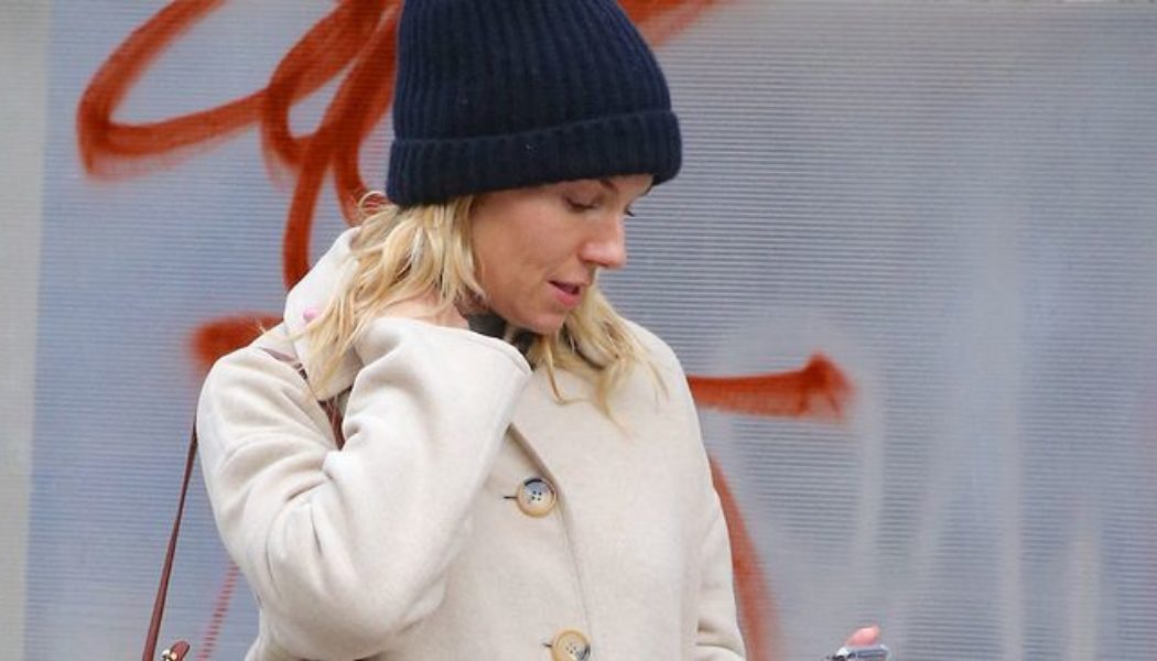 3 Cosy Pieces Sienna Miller Has in Her Cold-Weather Wardrobe