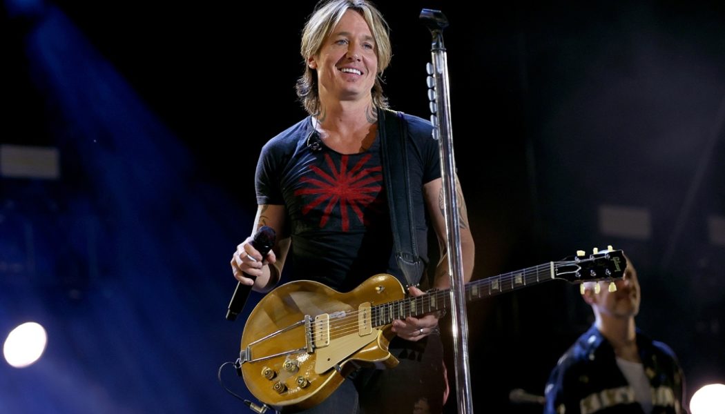 Keith Urban Pays Tribute to Fleetwood Mac’s Christine McVie