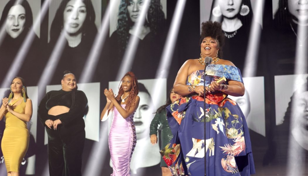 Lizzo Delivers Epic ‘People’s Champion’ Speech at 2022 People’s Choice Awards