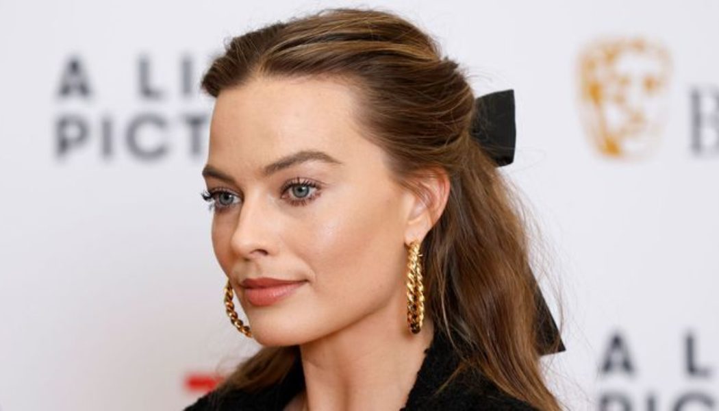 Margot Robbie Wore a Hair Bow on the Red Carpet So I Found an £9 Amazon Dupe