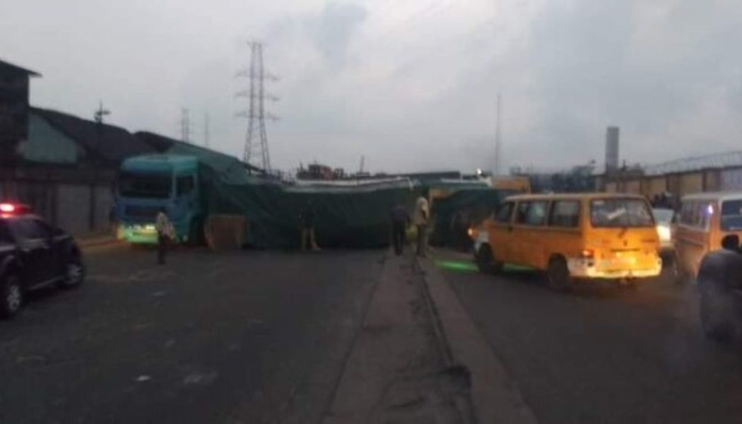 PHOTOS: Truck Falls, Causes Traffic In Lagos