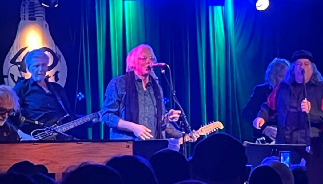 R.E.M.’s Peter Buck and Mike Mills Perform at 40th Anniversary Event for Debut EP Chronic Town: Watch