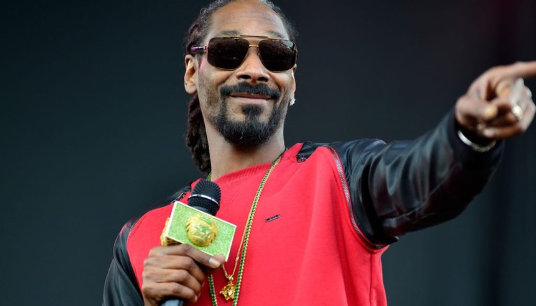 Snoop Dogg Says He Used a Typewriter To Write His Early Raps: “I Used To Type Like 65 Words a Minute”