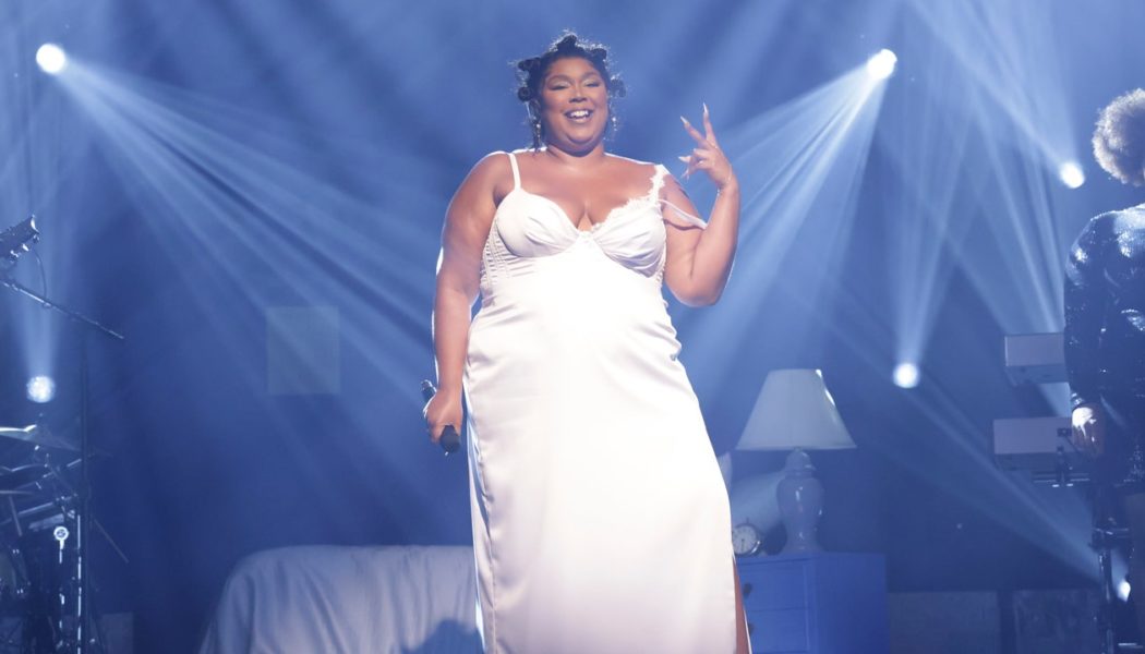 Watch Lizzo Perform “Break Up Twice” and “Someday at Christmas” on SNL