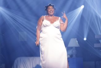 Watch Lizzo Perform “Break Up Twice” and “Someday at Christmas” on SNL