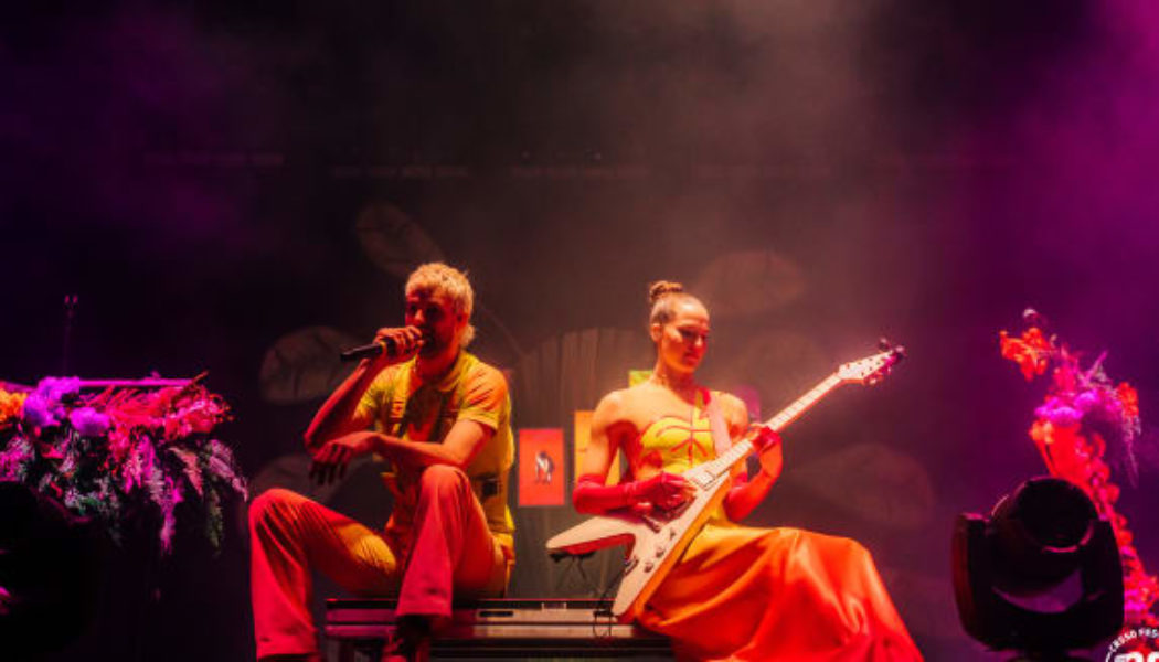 Watch SOFI TUKKER Perform Chilled-Out Cover of Snow Patrol’s “Chasing Cars”