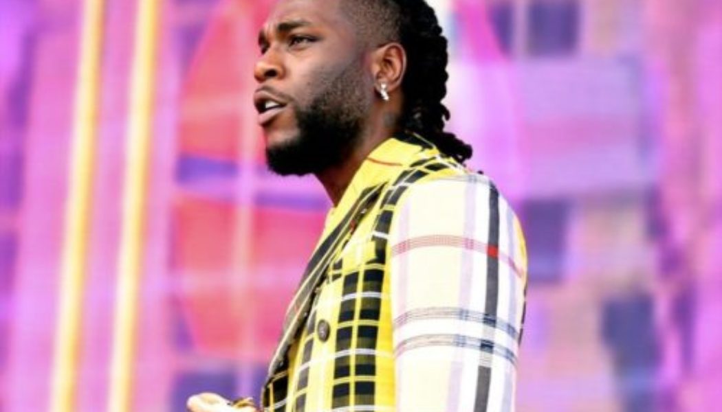 Burna Boy explains why he showed up late for his Lagos concert