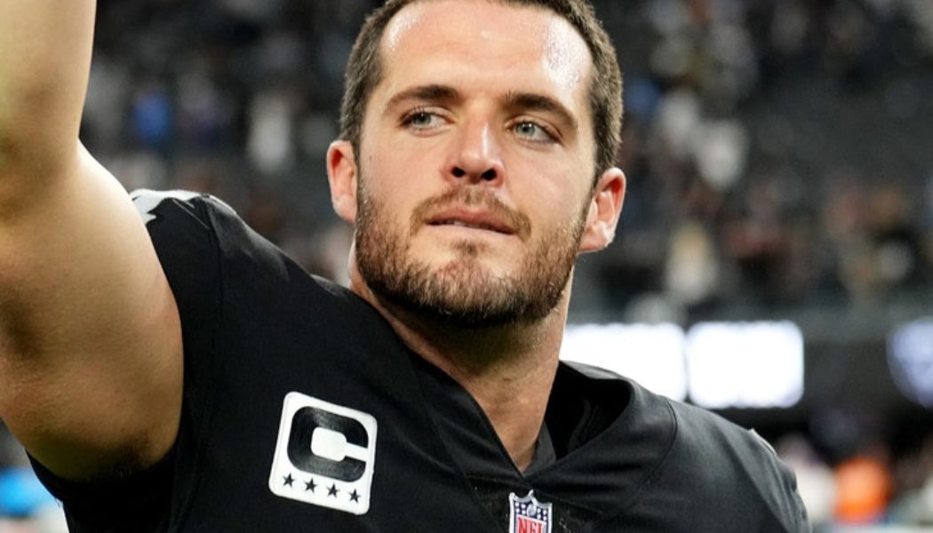 Derek Carr Says Goodbye To Raiders Nation