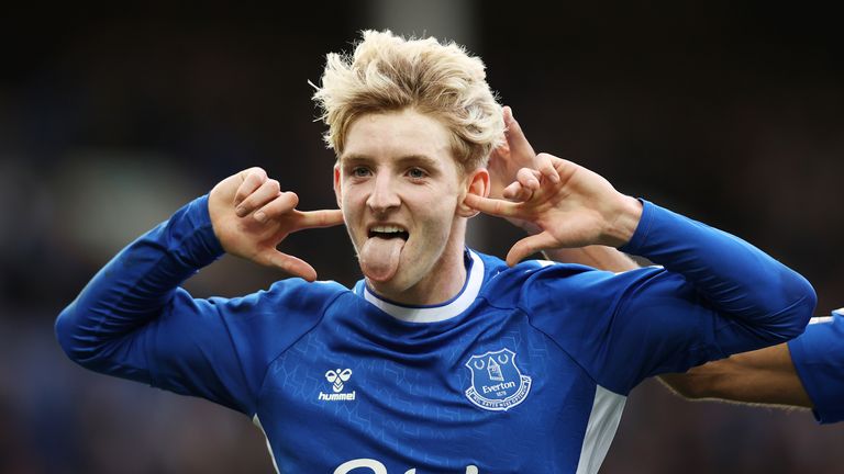 Anthony Gordon celebrates after doubling Everton&#39;s lead over Crystal Palace