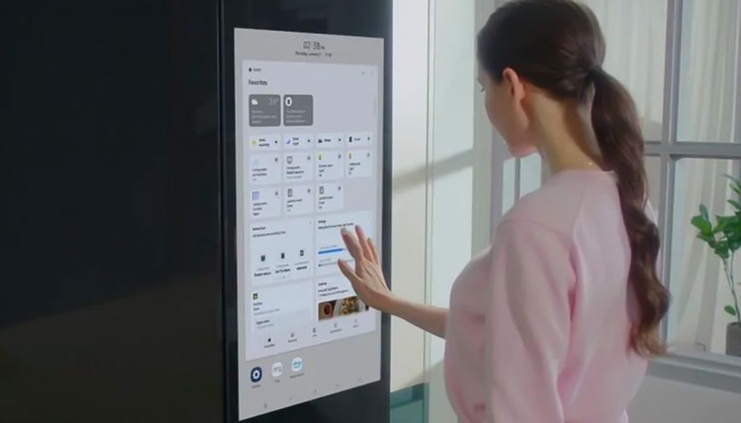 Samsung’s Family Hub Plus Smart Fridge Features a 32-Inch Touch Display