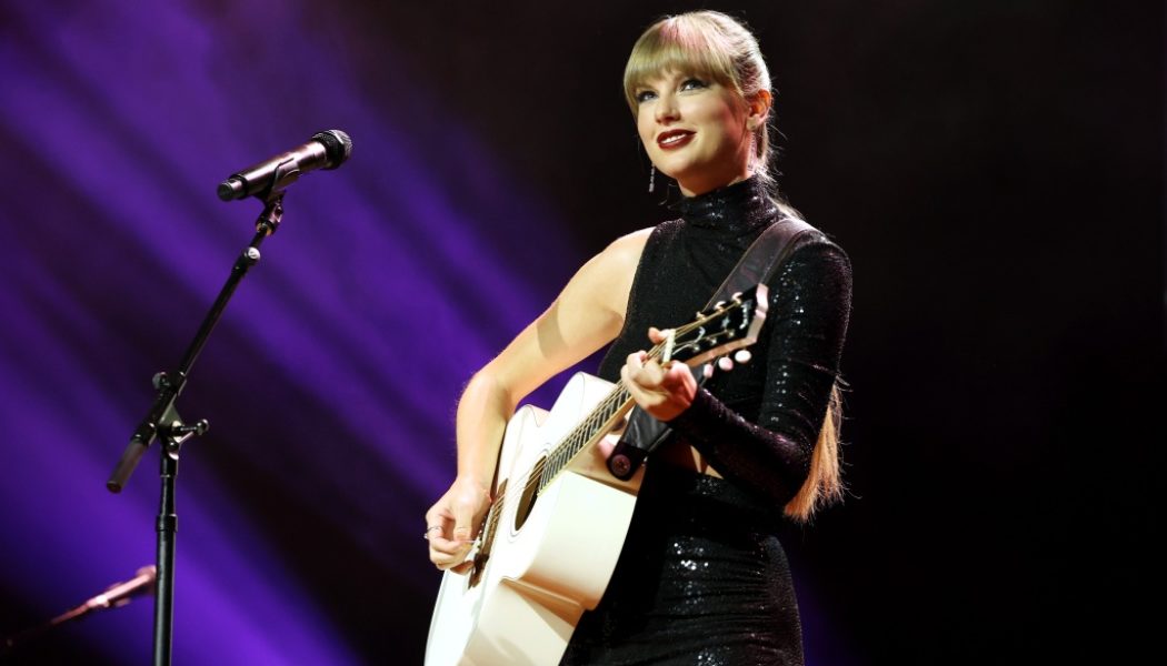 Taylor Swift Set to Take U.K. Chart Crown With ‘Midnights’