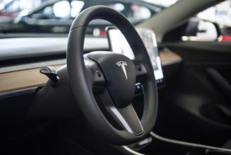 Tesla Introduces Round Steering Wheel Option