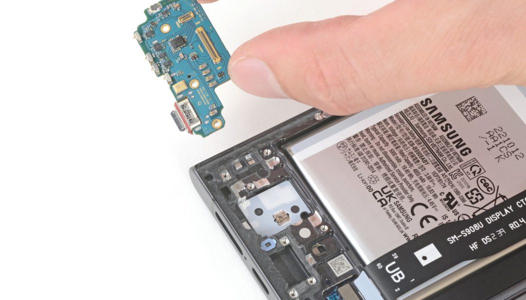 You can finally repair your own Samsung Galaxy S22