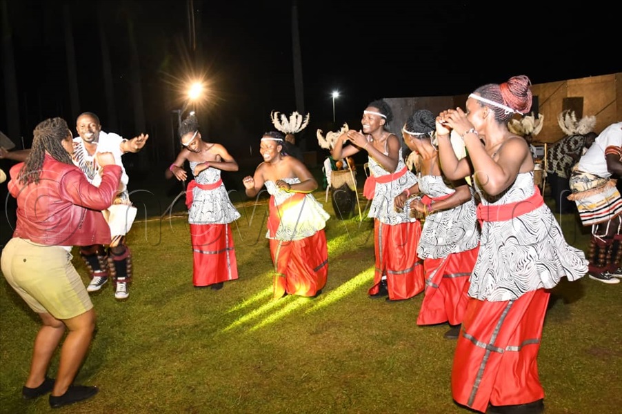 The Crane Performers didn't disappoint the guests. 