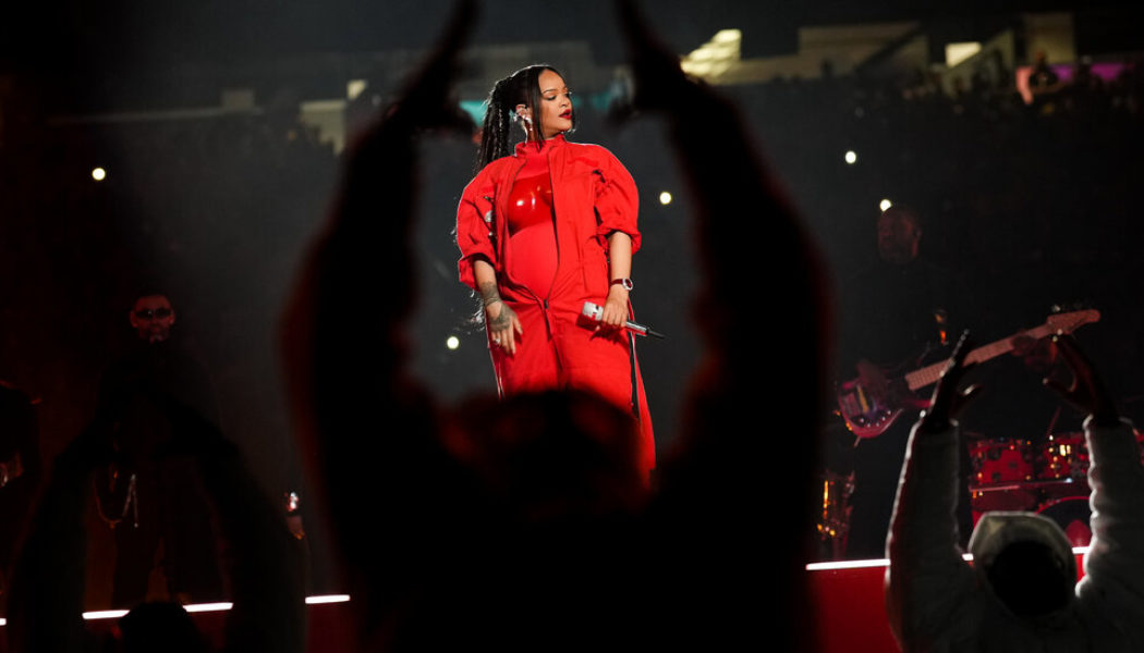 At the Super Bowl, Rihanna Returns to Music, Briefly - The New York Times