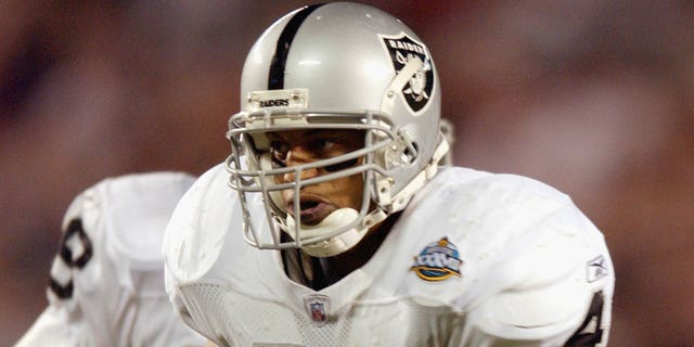 Eric Johnson #41 of the Oakland Raiders returns a blocked punt for a 13 yard touchdown against the Tampa Bay Buccaneers to close the score to 34-15 in favor of the Buccaneers at 14:16 of the fourth quarter in Super Bowl XXXVII on January 26, 2003 at Qualcomm Stadium in San Diego, California.