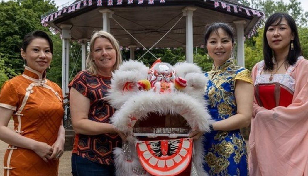 Music, arts and acrobatics at Telford event - bbc.com