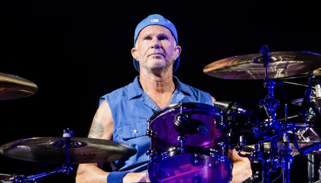 Red Hot Chili Peppers’ Chad Smith Plays AC/DC Covers for Audience of 17 People: Watch