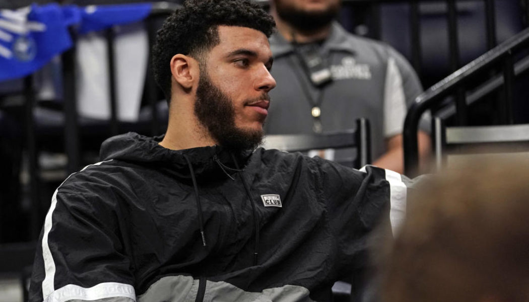 Report: Lonzo Ball still unable to run; Bulls expected to shut him down for the season - Yahoo Sports