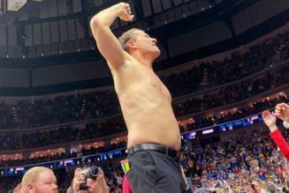 Arkansas' Eric Musselman goes shirtless to celebrate upset win over Kansas - Fox News