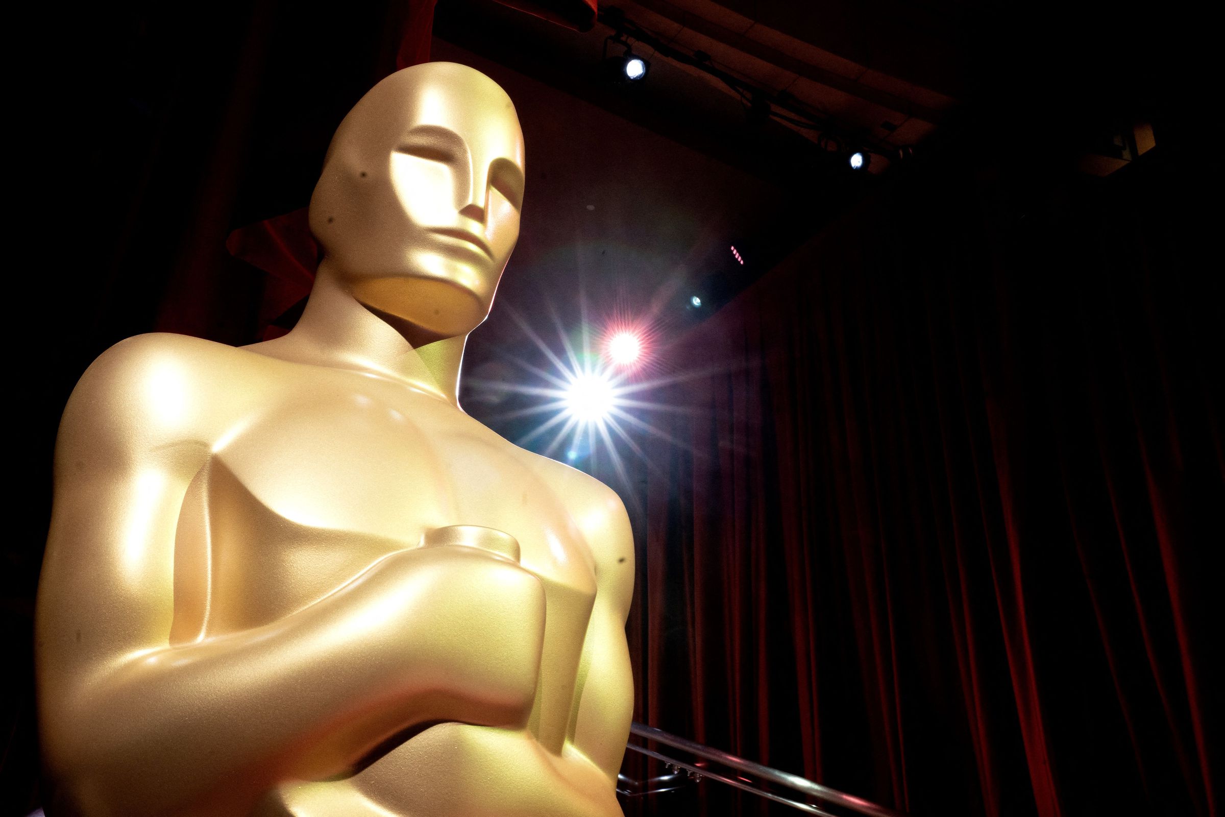 A photo showing a close-up of the Oscars statue