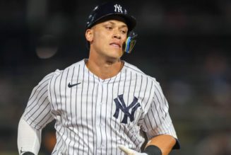 Issues continue to pile up for Yankees, which is good news for Red Sox - Yahoo Sports