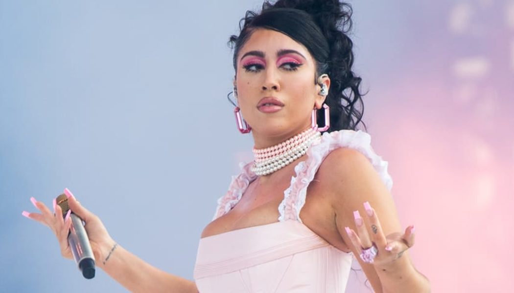 Kali Uchis Earns First 10 Album With 'Red Moon in Venus'