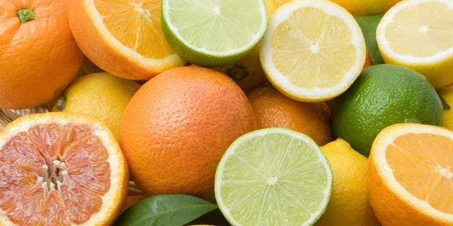 Common citrus fruits that are available in the United States include lemons, limes, tangerines, oranges and grapefruits.