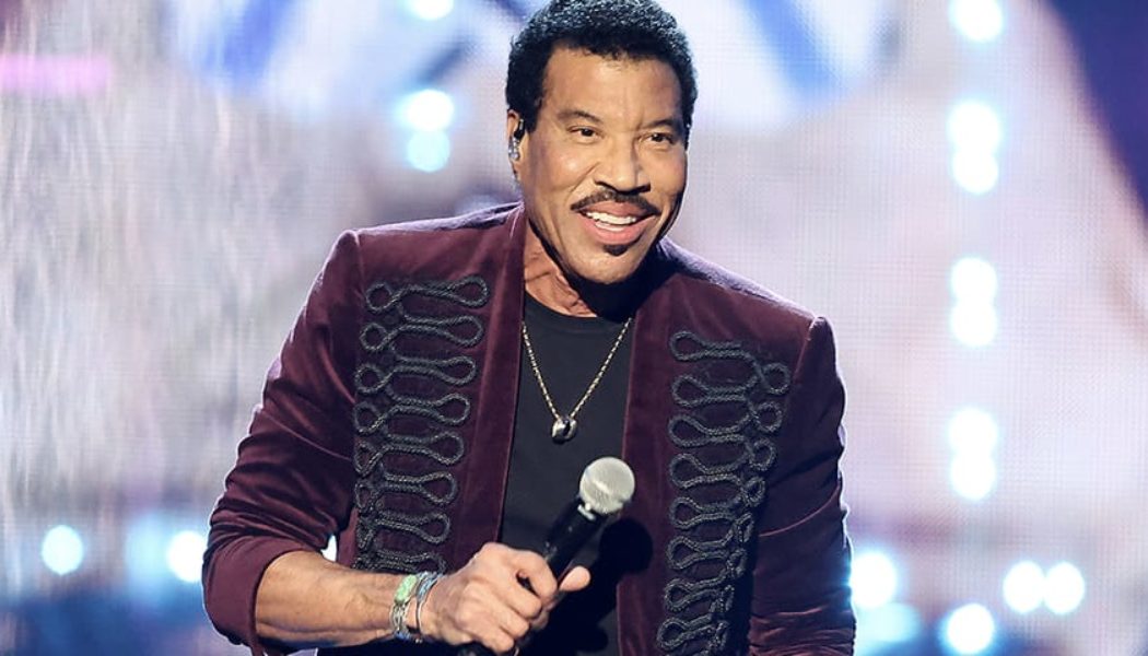 Lionel Richie and Earth Wind & Fire Unveil “Sing A Song All Night Long" Tour Dates